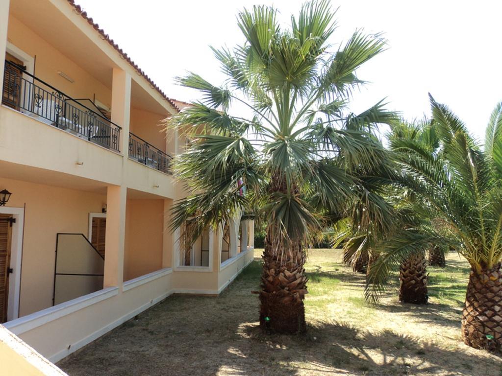 Aparthotel Faethon Karousadhes  Zimmer foto